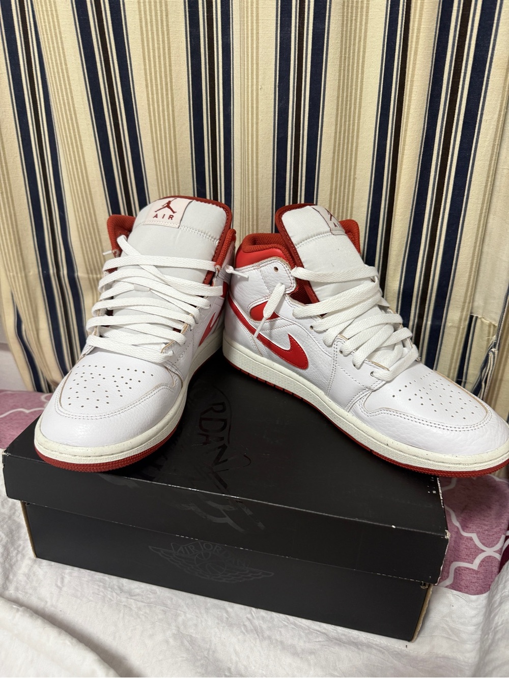 Jordan 1 mid - White/Red - Picture 3 of 5